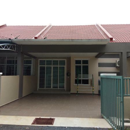 Z&M Homestay Jertih Kültér fotó
