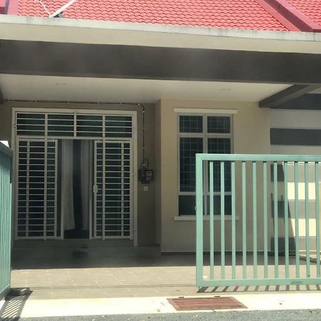 Z&M Homestay Jertih Kültér fotó