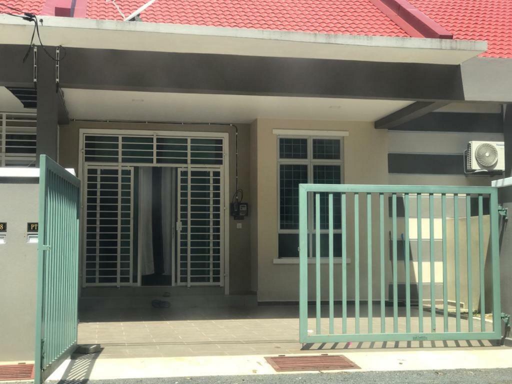 Z&M Homestay Jertih Kültér fotó